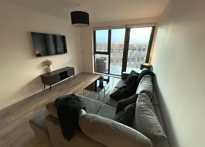 Luxury, Modern & Cosy 2 Bedroom London Apartment